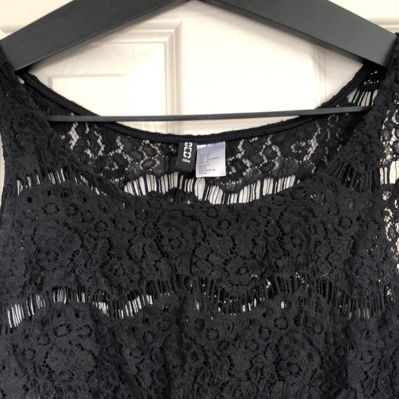 Black lace crop top - Picture 2 of 2